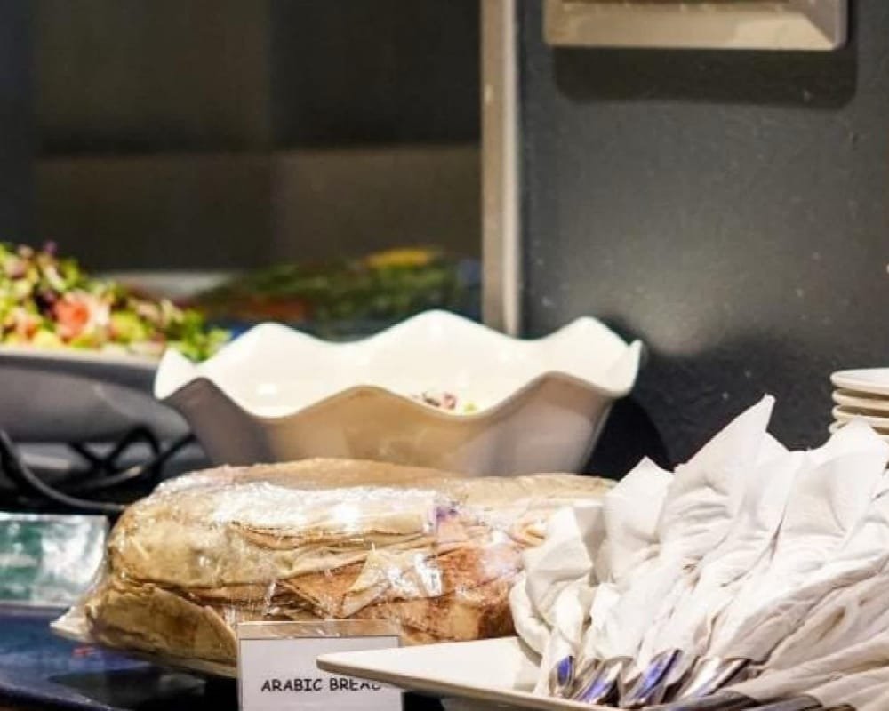 Elegent Traditional Marina Dinner Cruise - Image 10